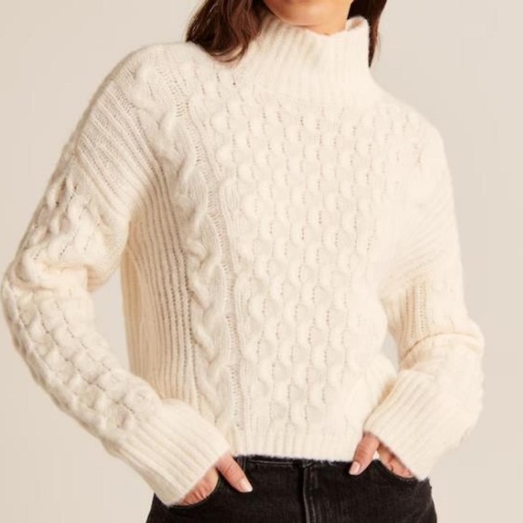 Abercrombie Classic Easy Turtleneck Mockneck Plush Knit Ribbed in White Ivory - Picture 4 of 4